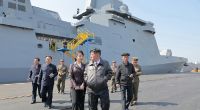 Undatierte Aufnahme zeigen Kim Jong Un und seine Tochter bei Raketentests auf einem Zerstörer.