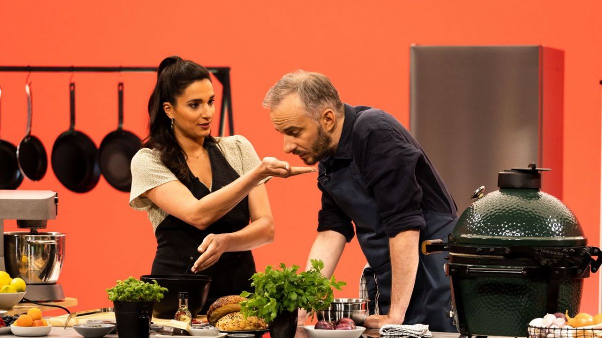 B&ouml;hmi brutzelt mit Sally &Ouml;zcan bei ZDFneo (Foto)