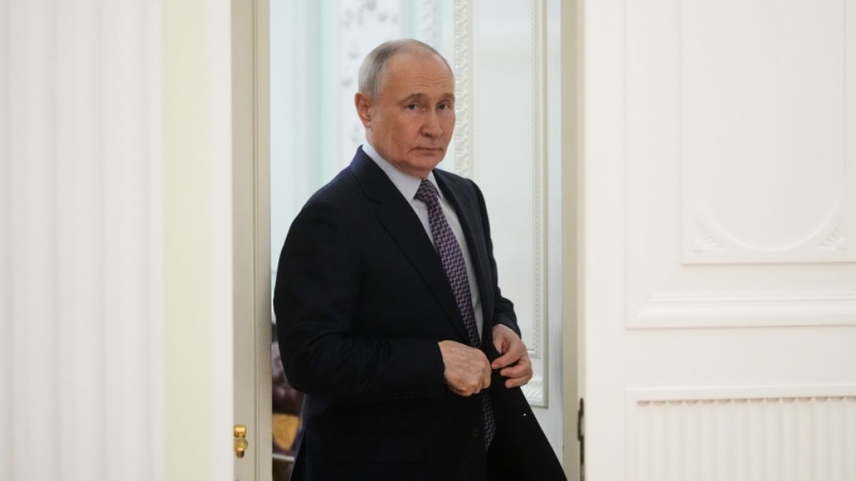 Wladimir Putin z&uuml;ndelt im Luftraum vor Alaska. (Foto)