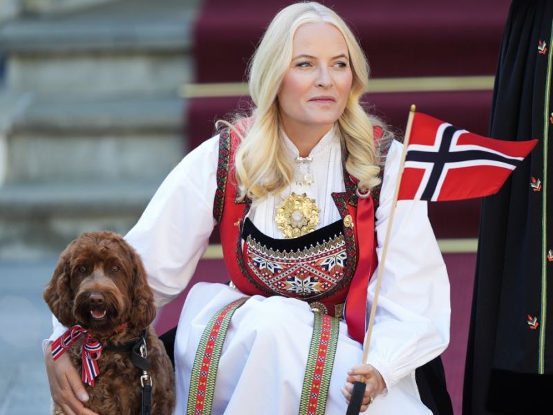 Kronprinzessin Mette-Marit: Prinzessin aus Geburtstagsfoto verbannt – Schatten über Norwegens Royals