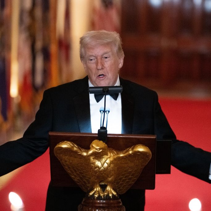 US-Präsident irritiert mit einer bizarren Haarspray-Rede vor Gouverneuren