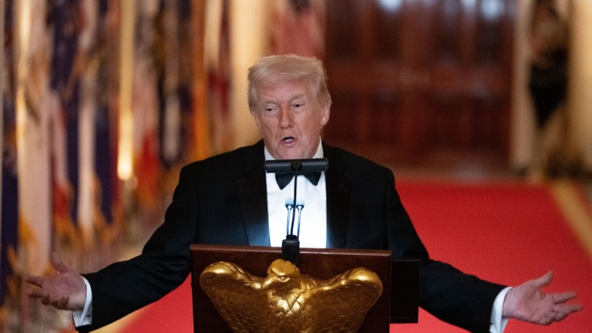 Donald Trump:&nbsp;Kuriose Kuss-Anekdote sorgt f&uuml;r Stirnrunzeln (Foto)