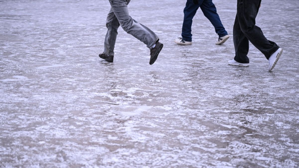 Der DWD warnt vor m&ouml;glicher Gl&auml;tte (Symbolbild). (Foto)