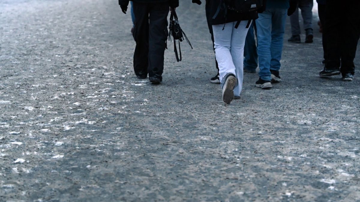 Der DWD warnt vor m&ouml;glicher Gl&auml;tte (Symbolbild). (Foto)