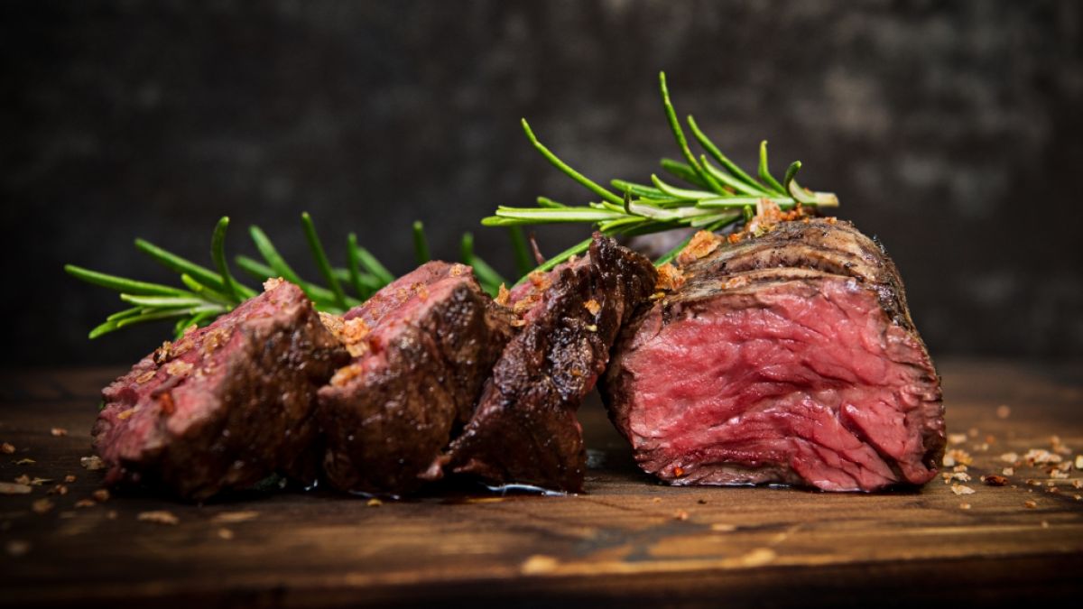 Mediziner raten h&auml;ufig von einer zu fleischlastigen Ern&auml;hrung ab - doch einen Vorteil k&ouml;nnte sie laut einer neuen Studie haben. (Foto)