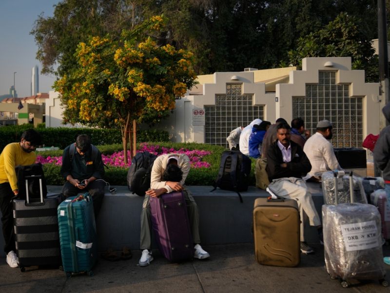 Urlauber-Albtraum in Golfregion: Flüge gestrichen, Drohneneinschläge neben Kreuzfahrtschiff - tausende Touristen betroffen