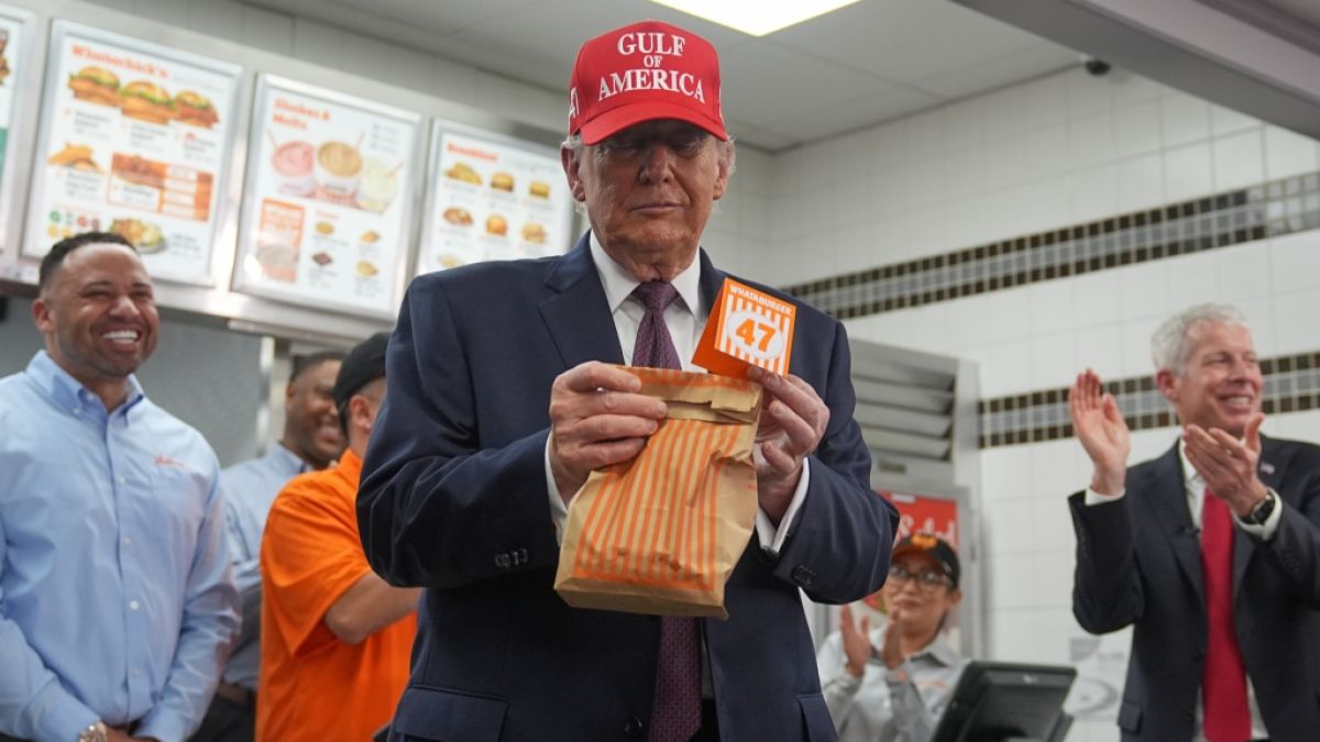 Fast Food futtern als Ablenkungsman&ouml;ver: Vor dem Luftangriff auf den Iran zog Donald Trump alle Register, um das Mullah-Regime in falscher Sicherheit zu wiegen. (Foto)