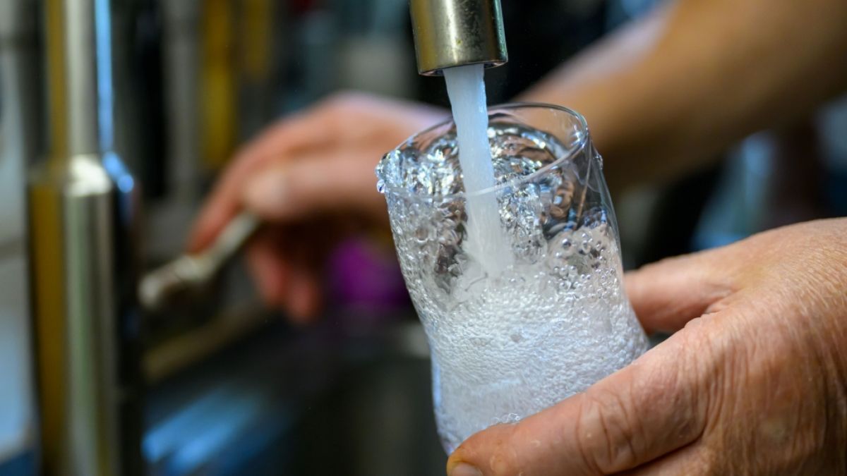 Trinkwasser gilt in Deutschland als gesundheitlich unbedenklich - doch andere Wasserarten haben noch mehr Vorteile. (Foto)