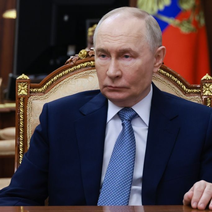 Putin-Tanker brennt lichterloh - Video zeigt Feuermeer