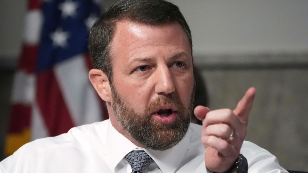 US-Pr&auml;sident Donald Trump hat seine umstrittene Heimatschutzministerin Kristi Noem entlassen - Markwayne Mullin, Senator des Bundesstaates Oklahoma, soll das f&uuml;r Einwanderungs- und Grenzschutzbeh&ouml;rden zust&auml;ndige Ressort ab dem 31. M&auml;rz 2026 f&uuml;hren. (Foto)