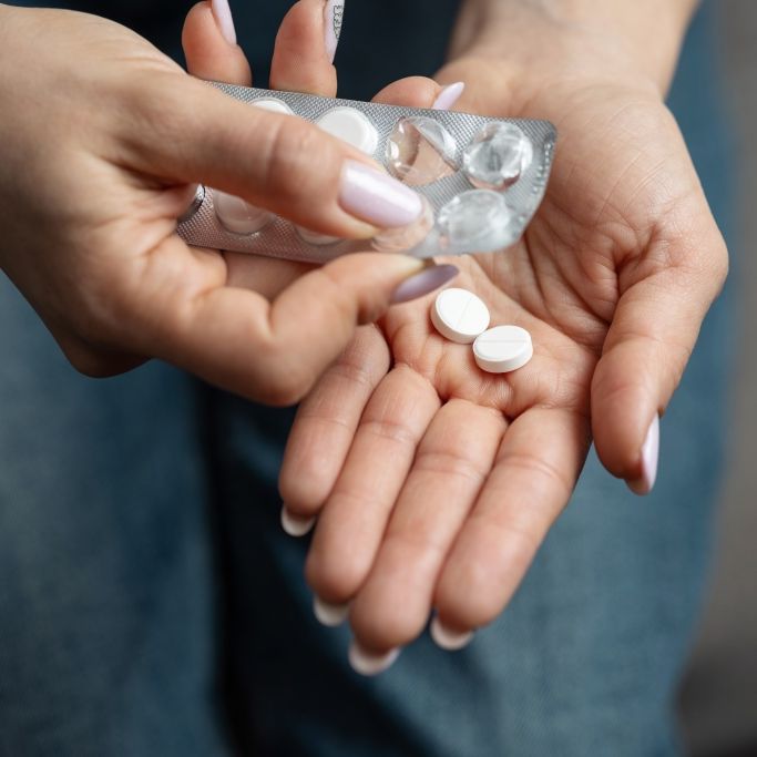 Aufgrund von Metallsplittern ruft das Pharmaunternehmen Zentiva Tabletten mit dem Wirkstoff Ibuprofen zurück.