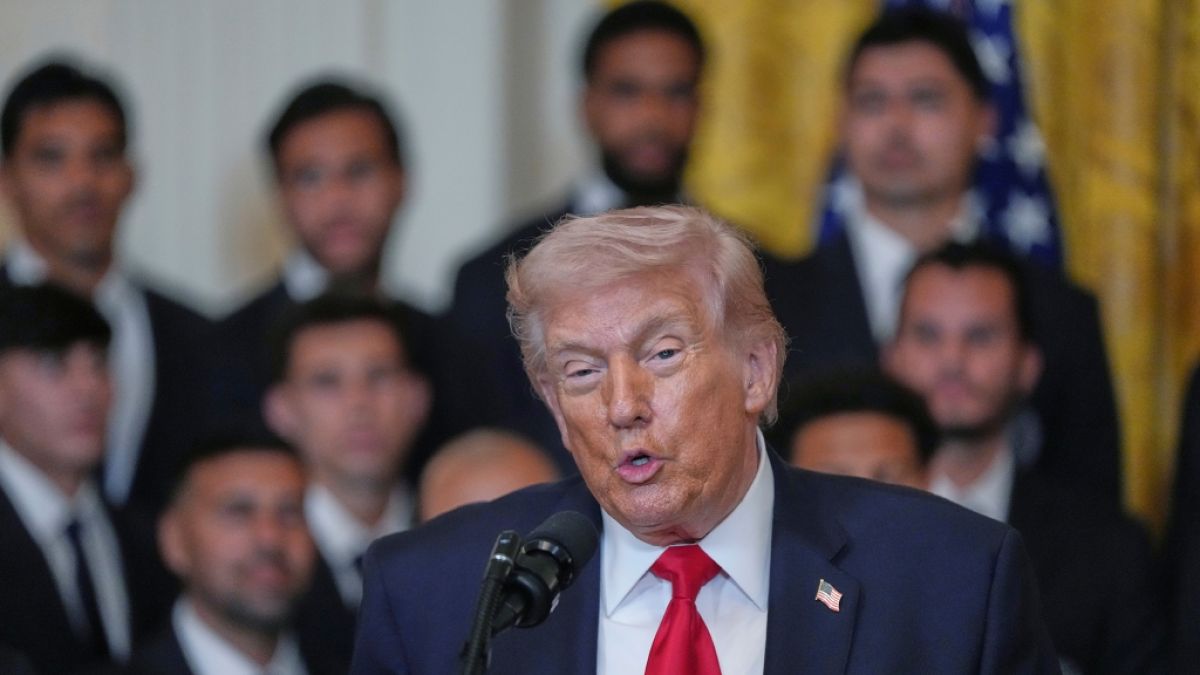 Donald Trump verh&ouml;hnt Keir Starmer. (Foto)