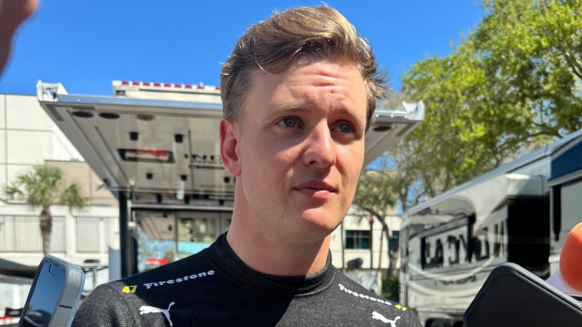 Mick Schumacher hat bei seinem zweiten Rennen der IndyCar-Serie einen starken Auftakt beim Qualifying hingelegt, hatte dann im Rennen selbst jedoch gegen&uuml;ber den routinierten Fahrern das Nachsehen. (Foto)
