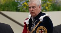 Neuer Ärger für Andrew Mountbatten-Windsor: Dem früheren Herzog von York droht aufgrund zu erwartender Gerichtskosten der finanzielle Ruin.