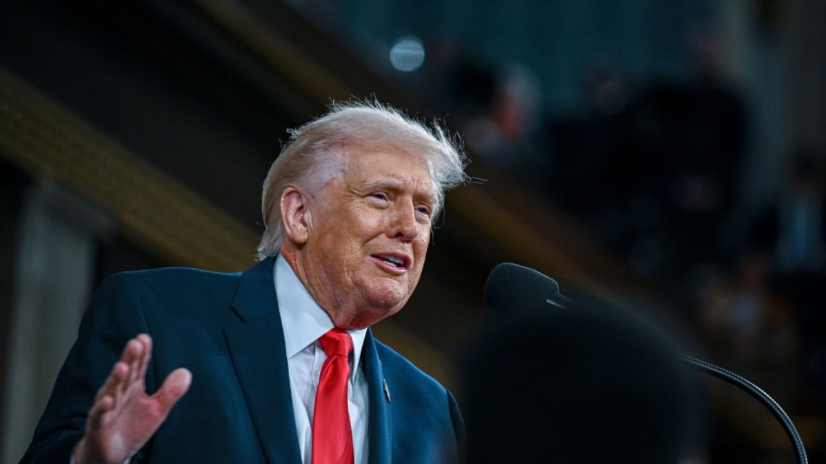 Donald Trump spielt die durch den Milit&auml;reinsatz im Iran gestiegenen &Ouml;lpreise herunter. (Foto)