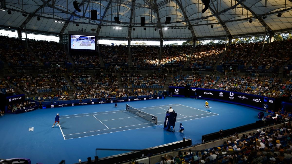 Tennis in Aktion in einer Halle, am 06.01.2026. (Symbolbild) (Foto)