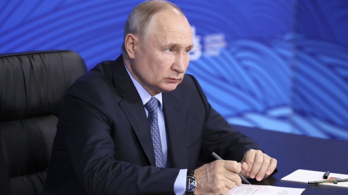 Die immensen Verluste in der russischen Armee seit Beginn des Ukraine-Krieges treiben Wladimir Putin die Sorgenfalten auf die Stirn. (Foto)