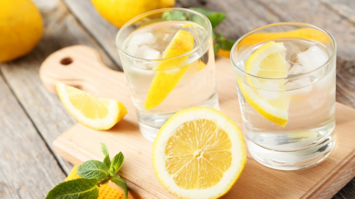 Zitronenwasser soll laut Social-Media-Hype &auml;u&szlig;erst gesund sein - doch stimmt das? (Foto)