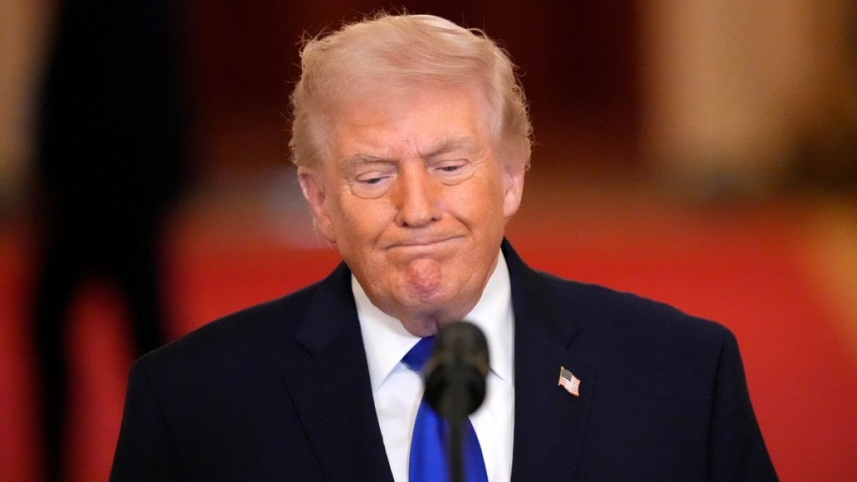 Israel bombardiert 30 iranische Treibstofflager &ndash; Donald Trump reagiert w&uuml;tend.&nbsp; (Foto)