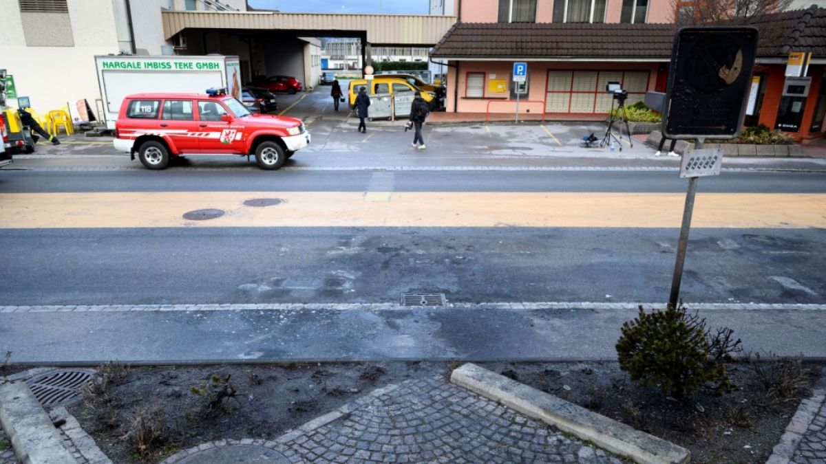 Die Stelle, an der ein Linienbus Feuer fing, ist im Zentrum von Kerzers zu sehen. (Foto)