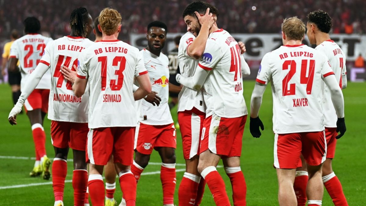 R&ocirc;mulo (Mitte r, RB Leipzig) jubelt mit den Teamkollegen &uuml;ber seinen Treffer (Symbolbild). (Foto)