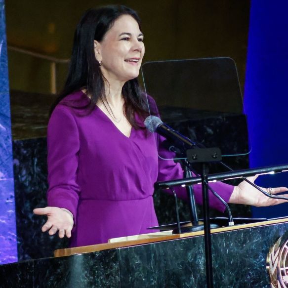 Lob und Häme - Baerbocks Frauentags-Rede sorgt für Netz-Debatte