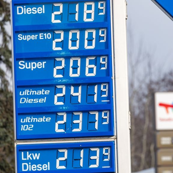 Mit Beginn des Iran-Krieges waren die Kraftstoffpreise in Deutschland sprungartig gestiegen.