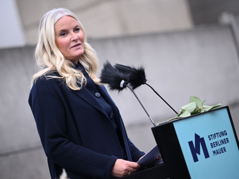 Mette-Marits wilde Vergangenheit: In Leo-Leggins und Federboa - Kronprinzessin schwanger in Dating-Show