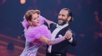 In Show 1 stand für Esther Schweins und ihren Tanzpartner Massimo Sinato ein Quickstep auf dem Programm - in der zweiten 