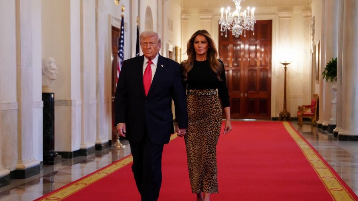 Donald und Melania Trump schlafen in der Air Force One laut Gavin Newsom in getrennten Betten. (Foto)