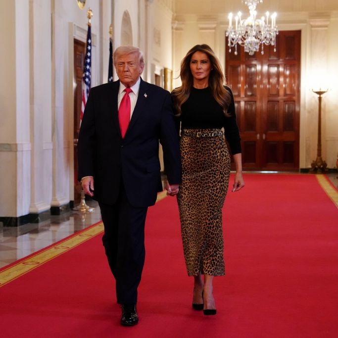 Donald und Melania Trump schlafen in der Air Force One laut Gavin Newsom in getrennten Betten.