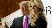 Da war die Welt noch in Ordnung: Carrie Prejean Boller posiert neben Donald Trump. Inzwischen ist die Trennung vollzogen, die Ex-Schönheitskönigin machte ihrer Wut daraufhin in einem offen Brief Luft.