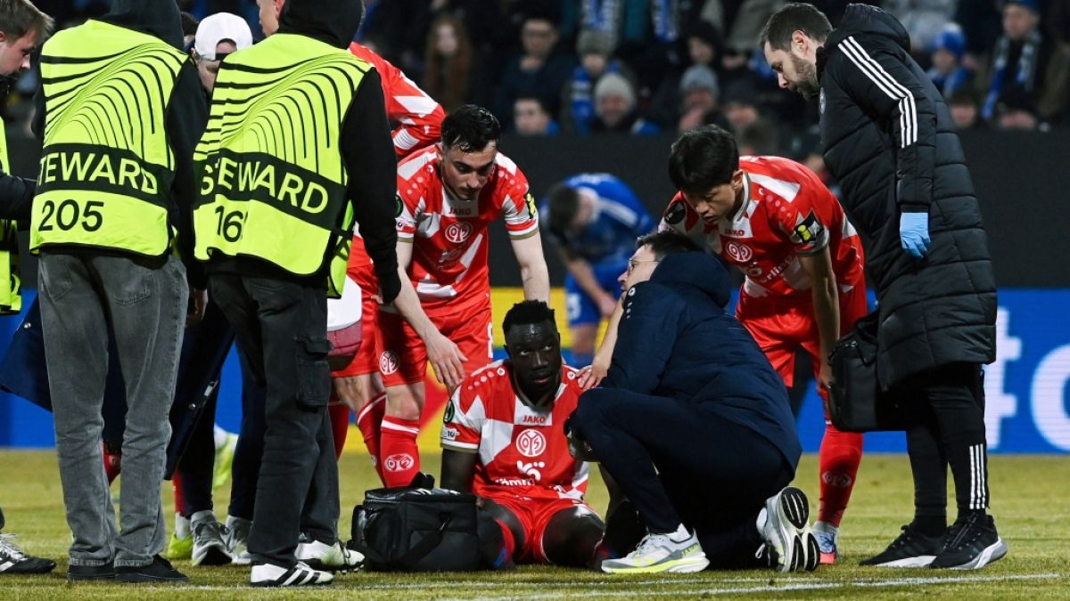 Der Mainzer Spieler Silas verletzte sich im Conference-League-Achtelfinale gegen Sigma Olm&uuml;tz. (Foto)
