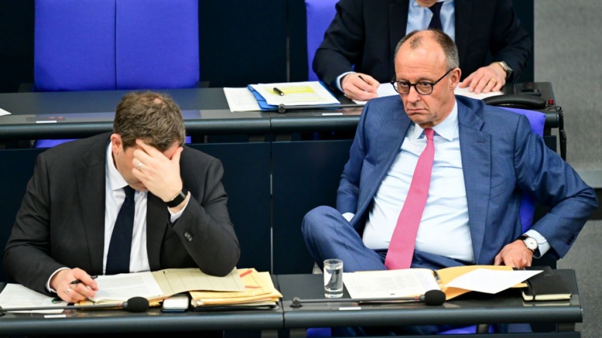 B&uuml;rger haben kaum Vertrauen, dass Bundeskanzler Friedrich Merz (r) und Vizekanzler Lars Klingbeil die Spritpreise senken werden. (Foto)