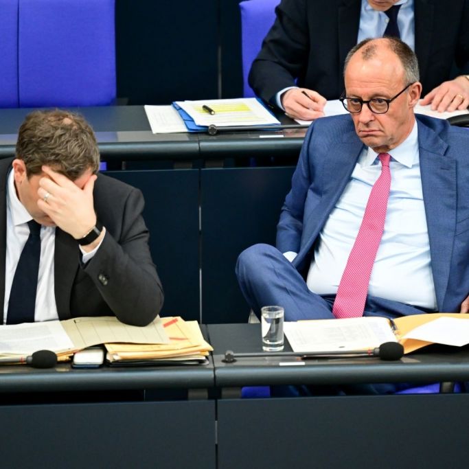 Spritpreise explodieren - Deutsche rechnen mit Merz-Regierung ab