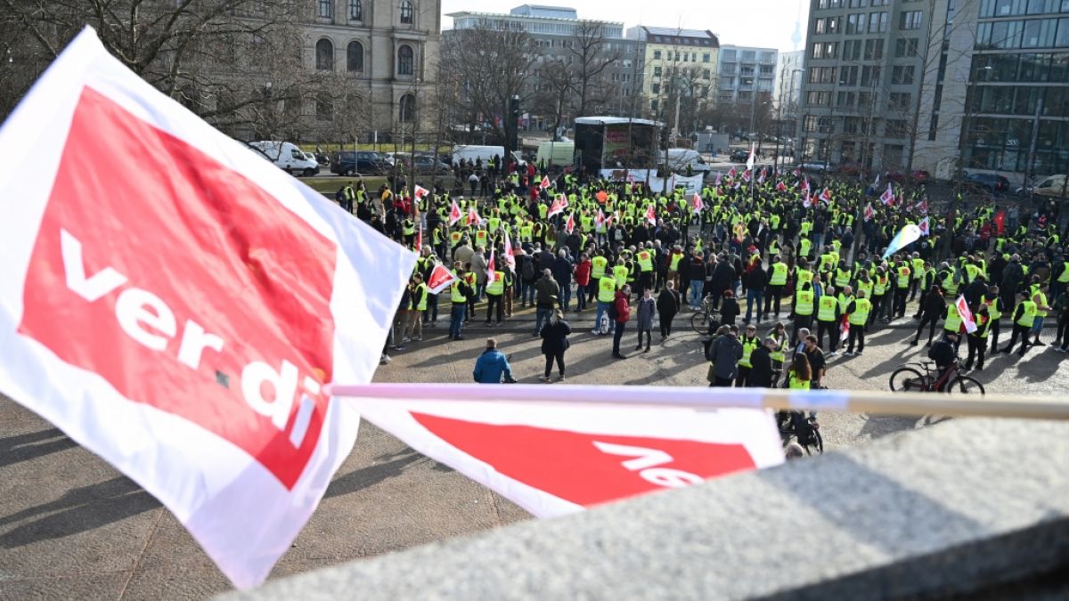 Die Zeichen stehen auf Streik: F&uuml;r den 19. M&auml;rz 2026 hat die Gewerkschaft Verdi erneut in mehreren Bundesl&auml;nder zu Streiks im &Ouml;PNV aufgerufen. (Foto)