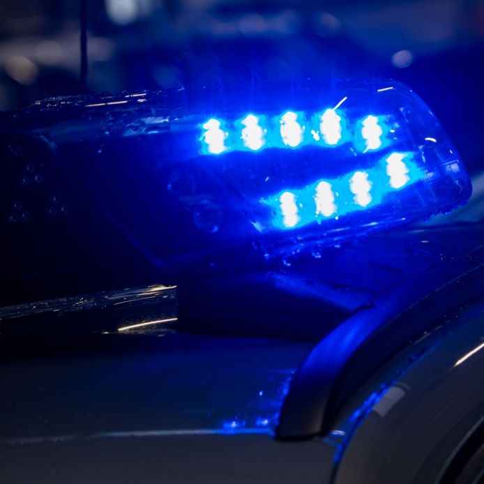 Ein 13-jähriger Junge aus Frankreich soll seine eigene Mutter mit einem Hammer ermordet haben. Die Ermittlungen laufen noch.