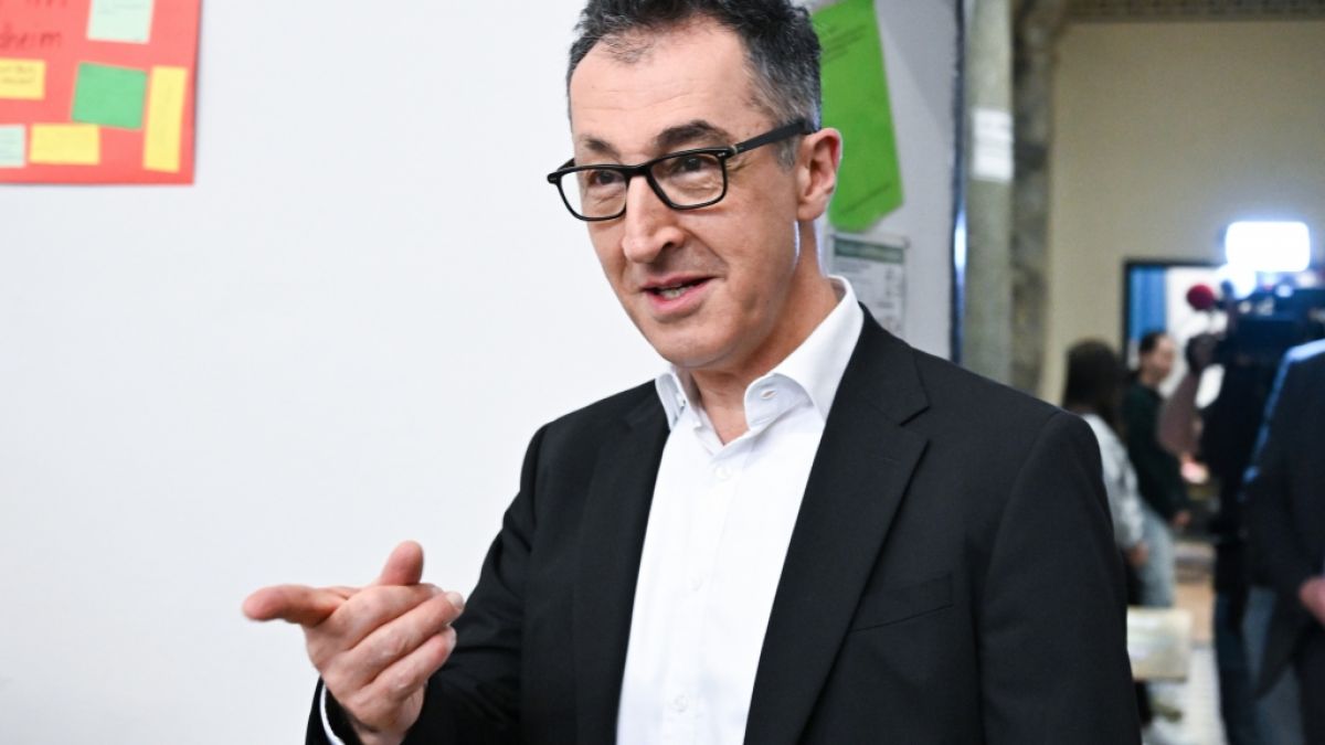 Cem &Ouml;zdemir auf der &Uuml;berholspur: Nach seinem Erfolg bei der Landtagswahl in Baden-W&uuml;rttemberg hat der Gr&uuml;nen-Politiker auch in aktuellen Beliebtheitsumfragen den Turbo gez&uuml;ndet. (Foto)