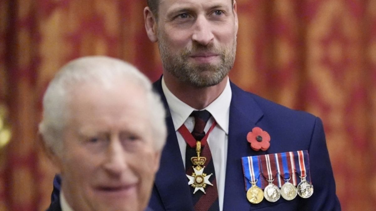 Offiziell hat K&ouml;nig Charles III. im britischen K&ouml;nigshaus das Sagen, doch der Briten-Monarch l&auml;uft Gefahr, von seinem &auml;ltesten Sohn Prinz William immer h&auml;ufiger &uuml;bert&ouml;nt zu werden. (Foto)