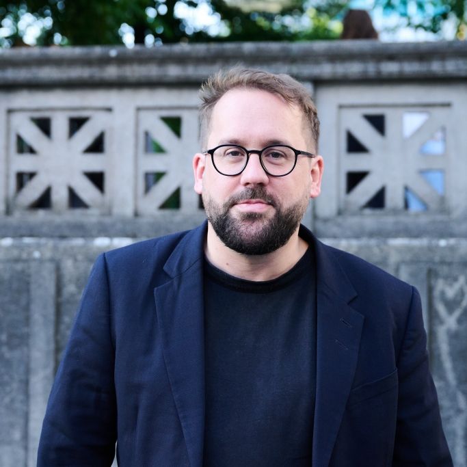 Paul Ronzheimer ist Journalist, Kriegsreporter und stellvertretender Chefredakteur der 