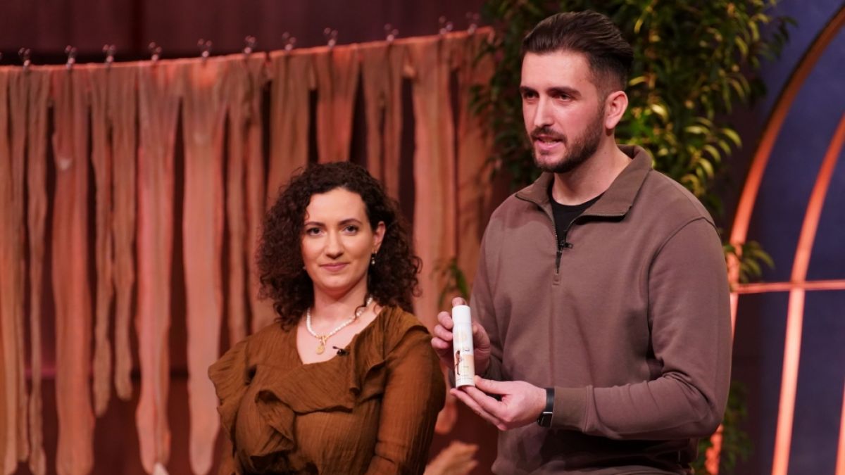 Arta und Mergim Klimenta stellen in "Die H&ouml;hle der L&ouml;wen" ihr Strumpfhosen-Schutzschild Nylam vor. (Foto)