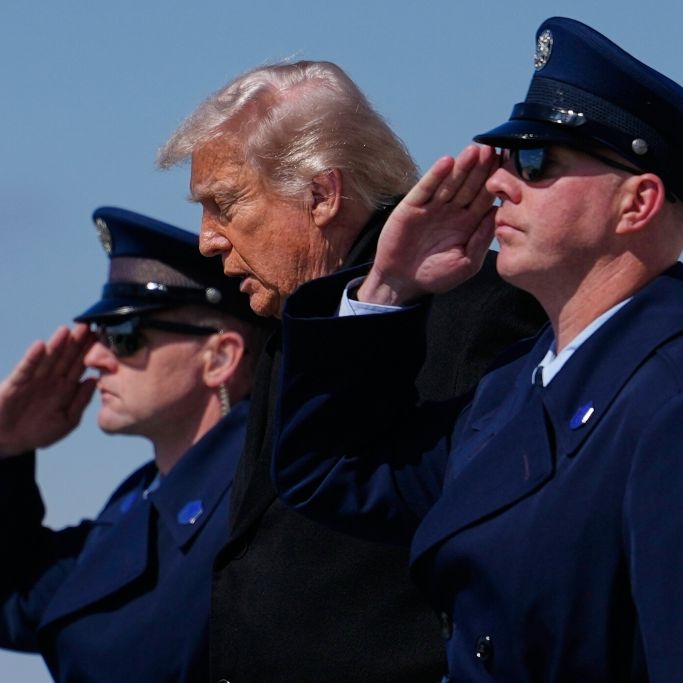 Respektlos-Verhalten vor Soldaten-Überführung - Empörung aufgrund dieser Geste