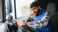 Besonders Berufsgruppen, die schon früh unterwegs sind und die Maschinen oder Fahrzeuge bedienen, könnten vom Wachmacher-Mittel profitieren.