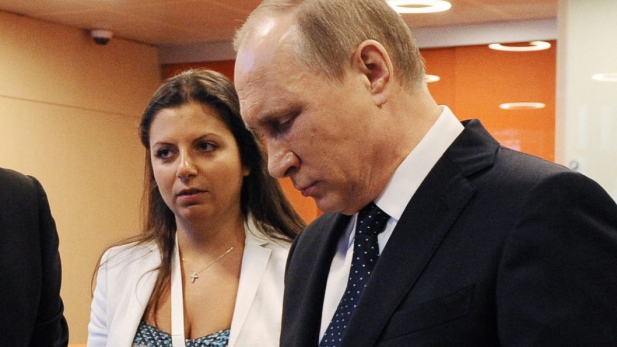 Margarita Simonjan und Wladimir Putin im Jahr 2016. (Foto)