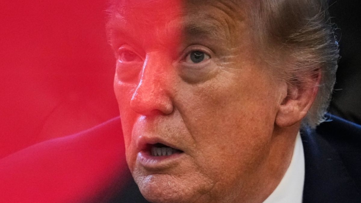 Donald Trump wird von US-Kriegsveteranen f&uuml;r seinen Milit&auml;reinsatz im Iran scharf kritisiert. (Foto)