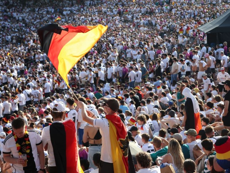 Public Viewing bei der Fußball-WM 2026: Neue Regeln geplant - Weg frei für Fan-Feste in der Nacht