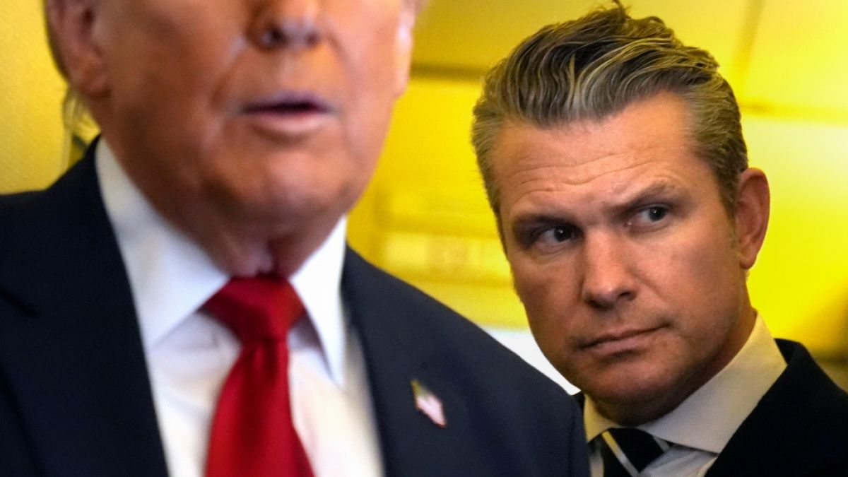 Donald Trumps Verteidigungsminister Pete Hegseth hat sich bei dem Versuch, die Begeisterung f&uuml;r den Iran-Krieg zu sch&uuml;ren, gewaltig in die Nesseln gesetzt. (Foto)