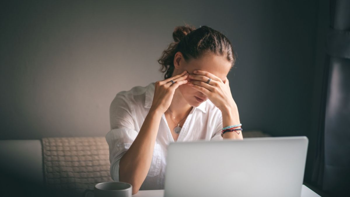 Immer gestresst, st&auml;ndig ein schlechtes Gef&uuml;hl im Bauch? Ihr K&ouml;rper warnt Sie eventuell vor einem Burnout. (Foto)