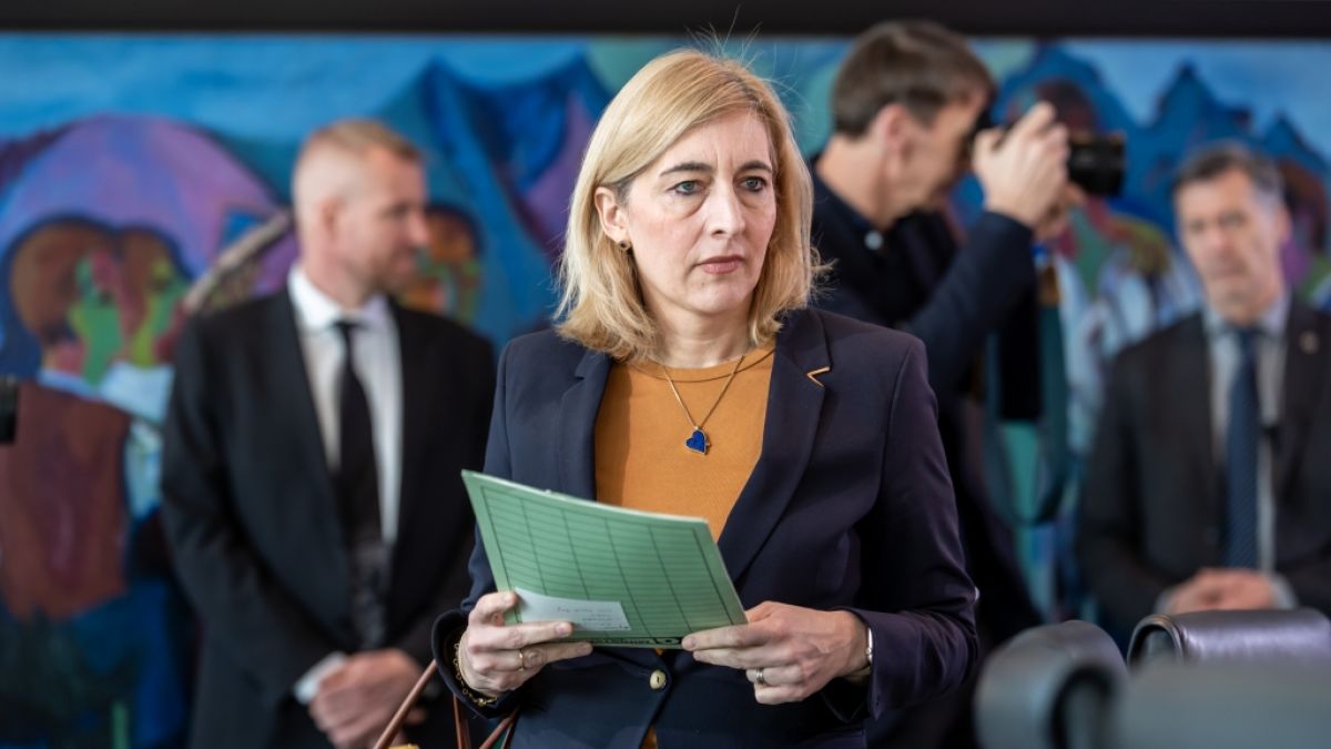 Das Gesundheitsministerium unter Nina Warken (CDU) plant Berichten zufolge, die kostenlose Mitversicherung f&uuml;r Ehepartner zu streichen. (Foto)