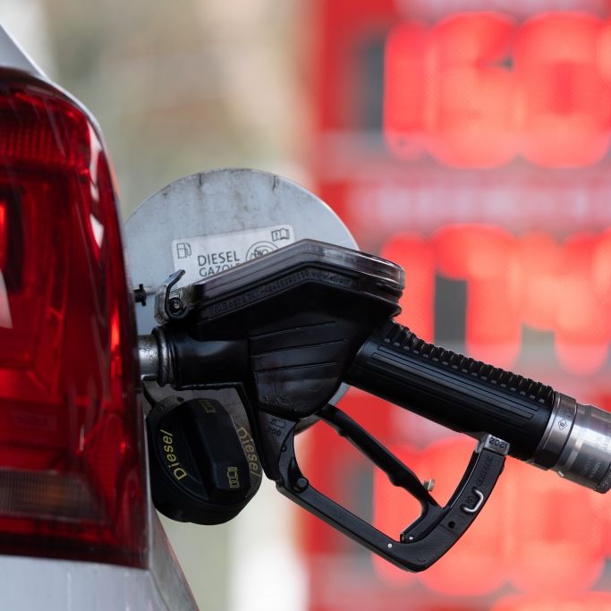 Wirbel um Benzin-Vorbild - Preisexplosion dank Merz-Regierung?